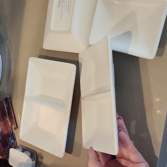 Chantal 6 3/4”x5" Divided Party Plates Set of 4 Stoneware - Picture 6 of 6